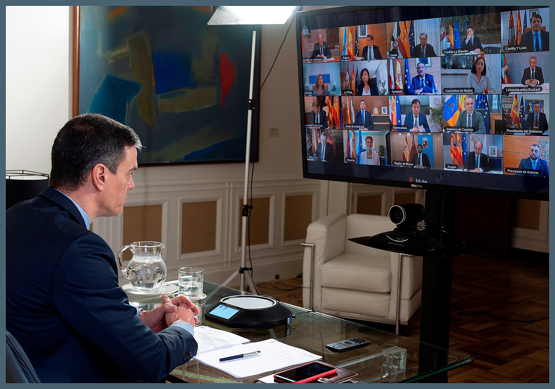 Las conferencias de presidentes telemáticas se han erigido en símbolo de la política en tiempos de pandemia.