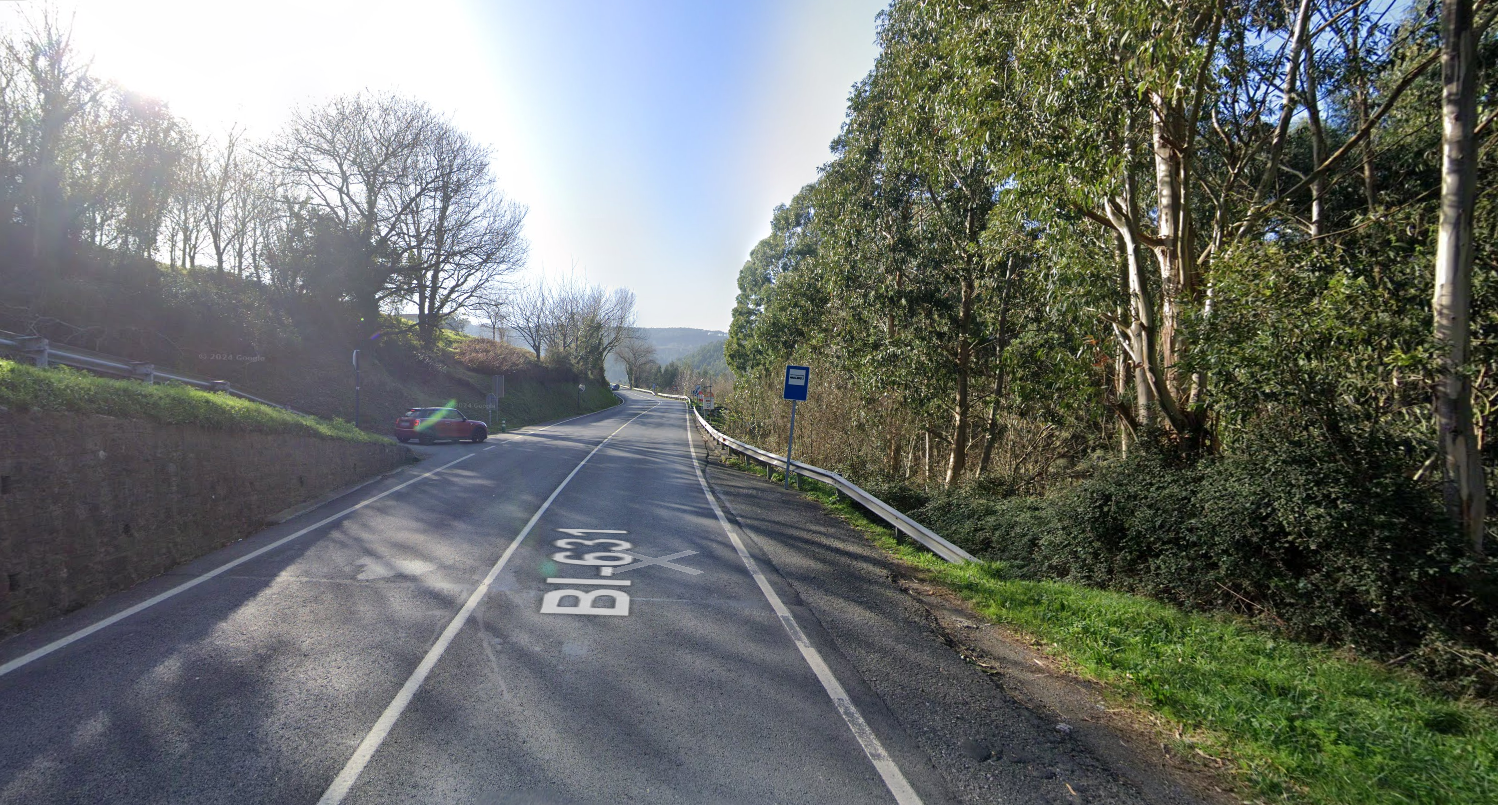 Muere un vecino de Bermeo de 54 años tras chocar su moto contra un camión
