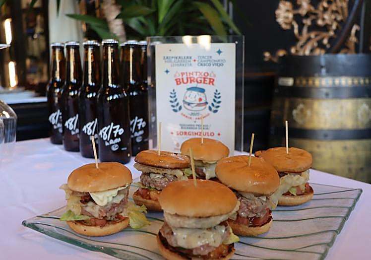 Hamburguesas del bar Sorginzulo.
