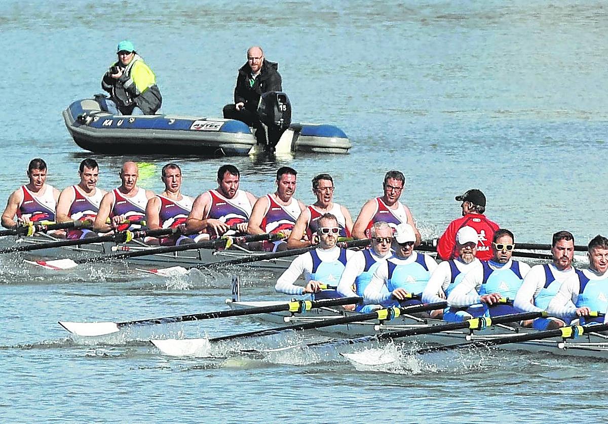 Medio centenar de ochos se dieron cita en la ría bilbaína.