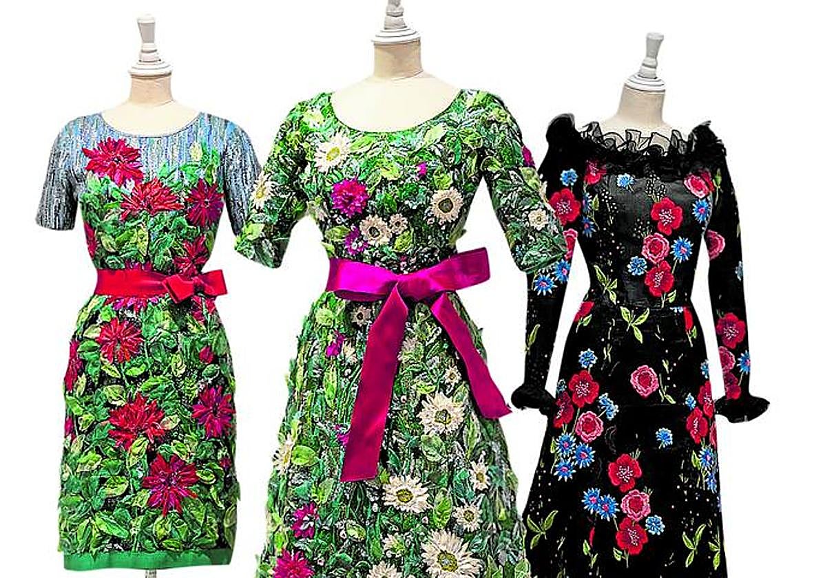 Vestidos expuestos en la muestra sobre el universo floral de Saint Laurent.