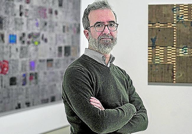 El galerista, comerciante y marchante de arte Pedro Maisterra, en su local.