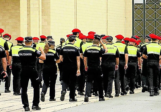 Formación. Agentes de diferentes policías municipales de Euskadi durante su estancia en Arkaute.