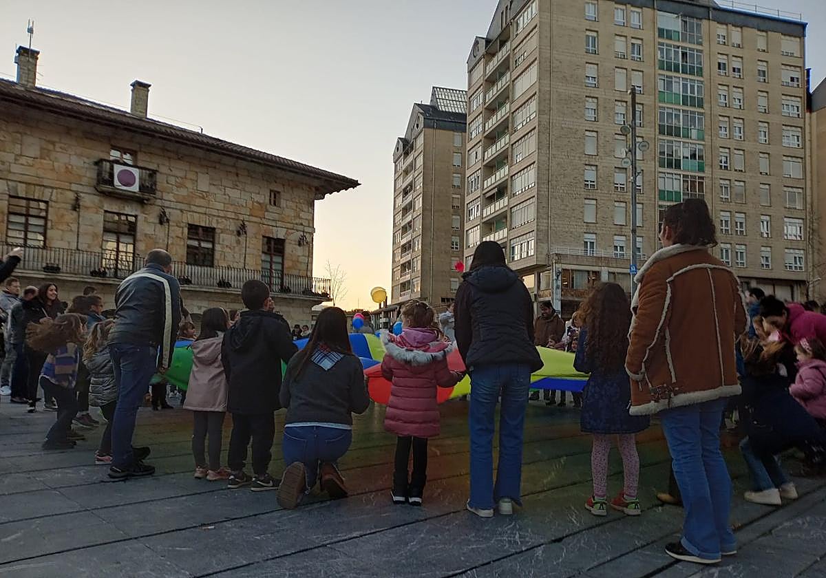 Niños y niñas de Galdakao participan en la sesión de enero.