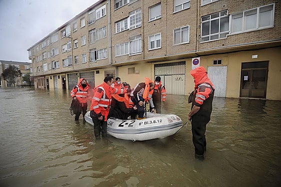 El Zadorra se desbordó en Asteguieta en diciembre de 2021, aún en pandemia.