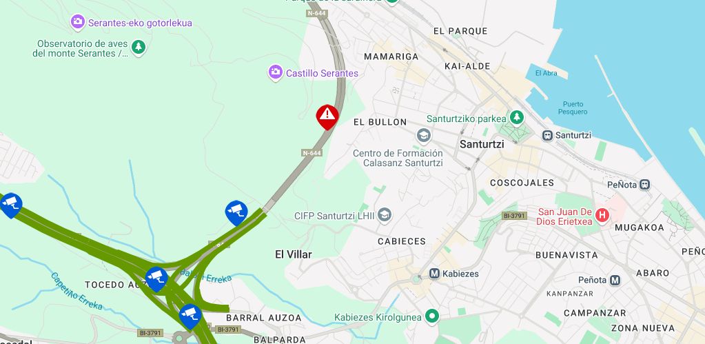 Cuatro heridos en un accidente múltiple en la carretera que va al puerto de Santurtzi