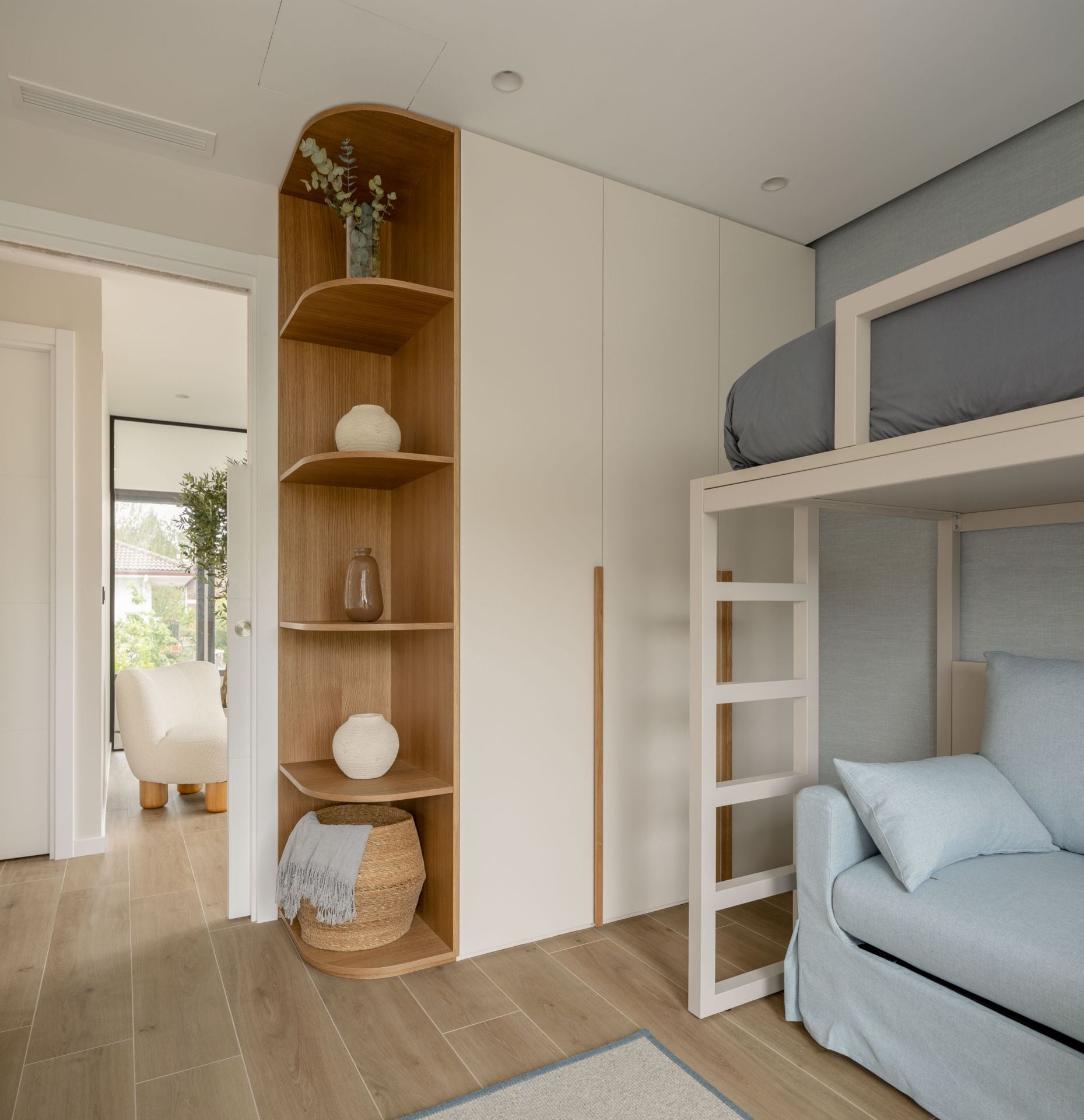 Este chalet de una familia bilbaína lo tiene todo: lujo, diseño y mucha luz