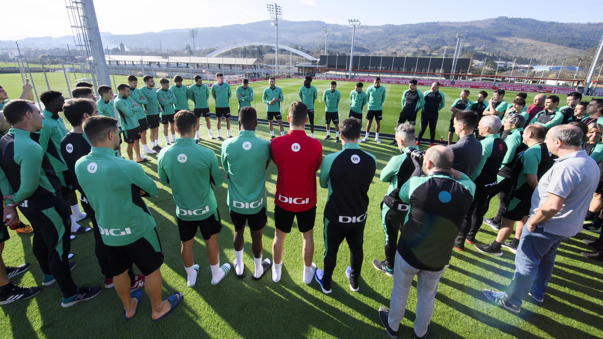 Así ha anunciado De Marcos su despedida a sus compañeros en el Athletic