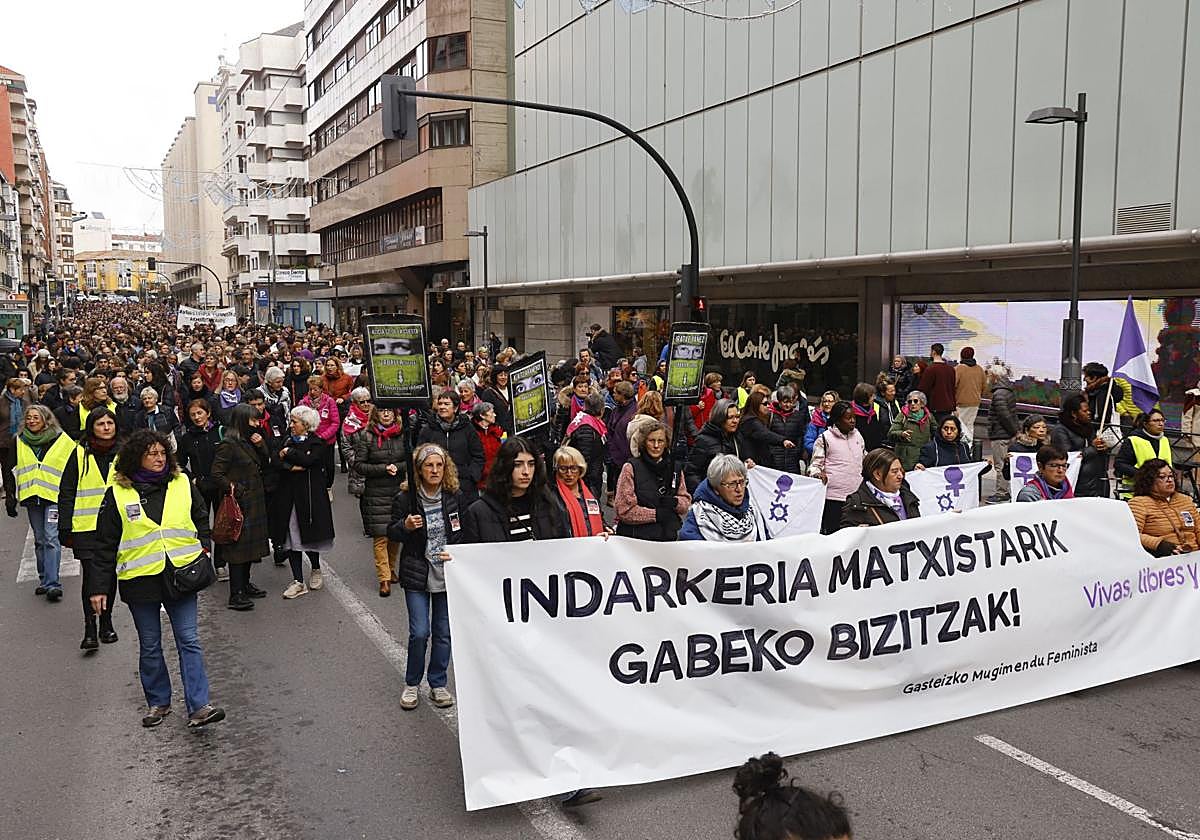 Manifestación contra la violencia machista en Vitoria.