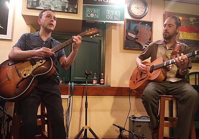 En la segunda, 'Blues in the closet', de Oscar Pettiford.