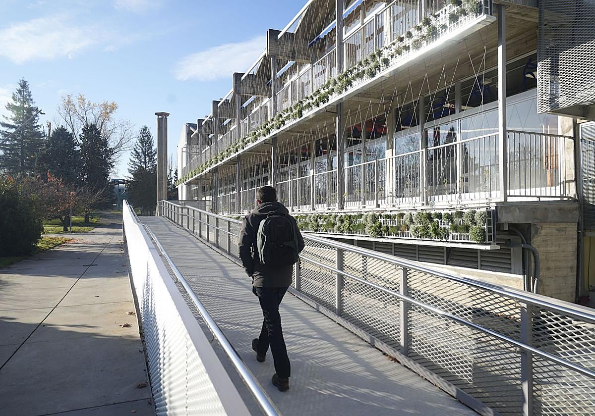 Se busca hostelero para gestionar la cafetería de las piscinas de Mendizorroza