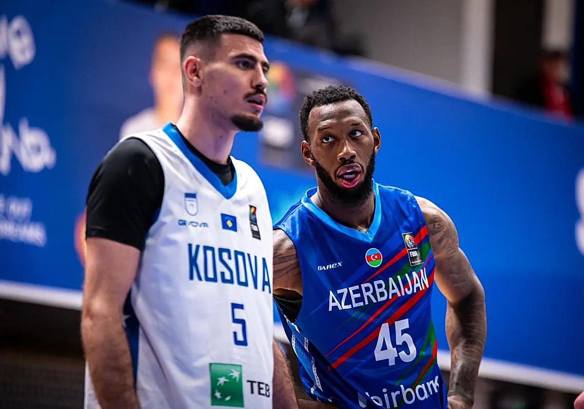 Donta Hall, con la camiseta de la selección de Azerbaiyán.