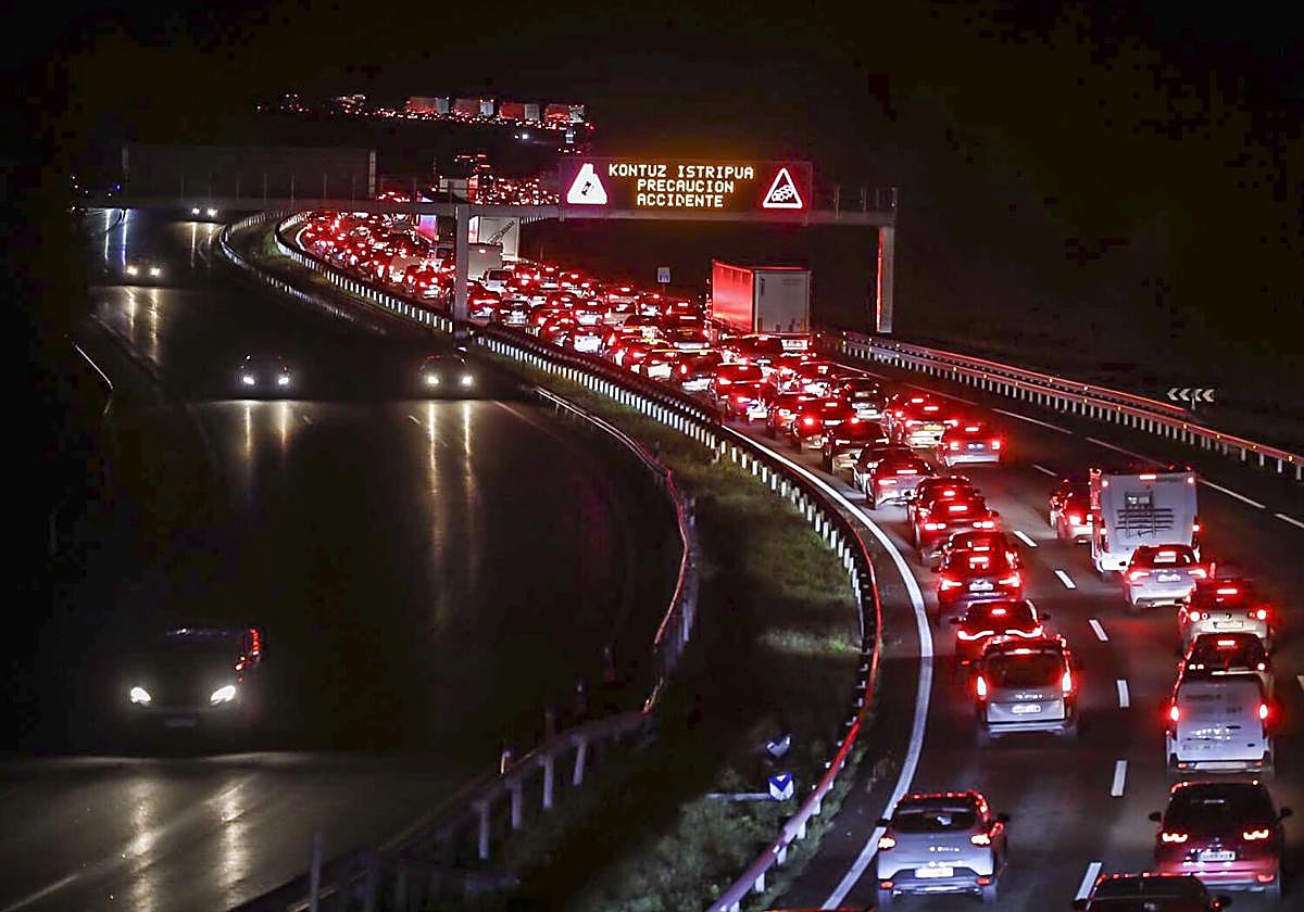 Retenciones en un accidente anterior en la AP-68.