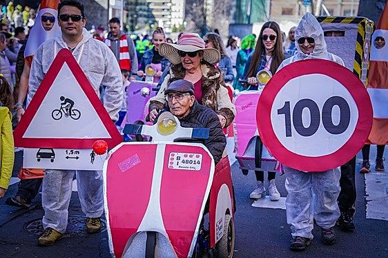 30 cuadrillas animan el Carnaval de Deusto