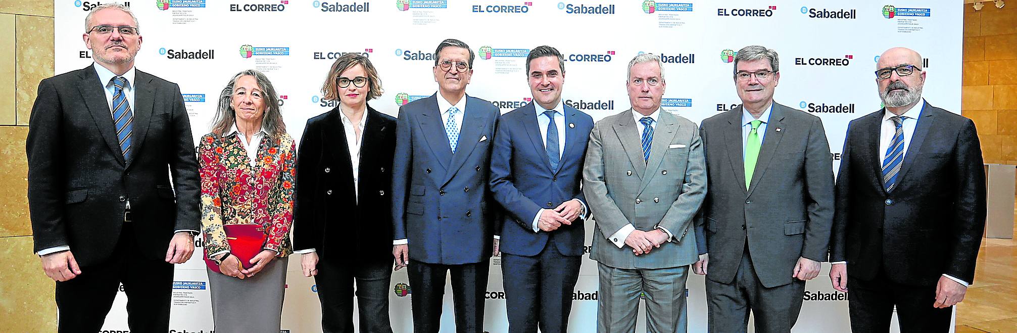 Iñigo Barrenechea, Marisol Garmendia, Elixabete Etxanobe, Enrique de Ybarra, Mikel Jauregi, Iñaki Navarro, Juan Mari Aburto y José Miguel Santamaría.