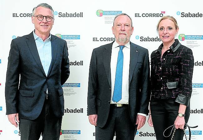 Pedro Sánchez, Pedro Salazar y Reyes Osés.