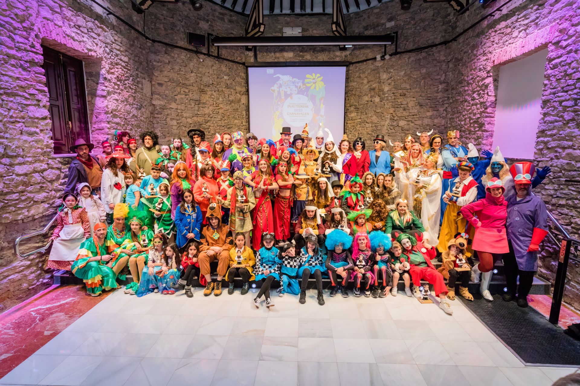 Presentación de las comparsas del Carnaval 2025 en Vitoria