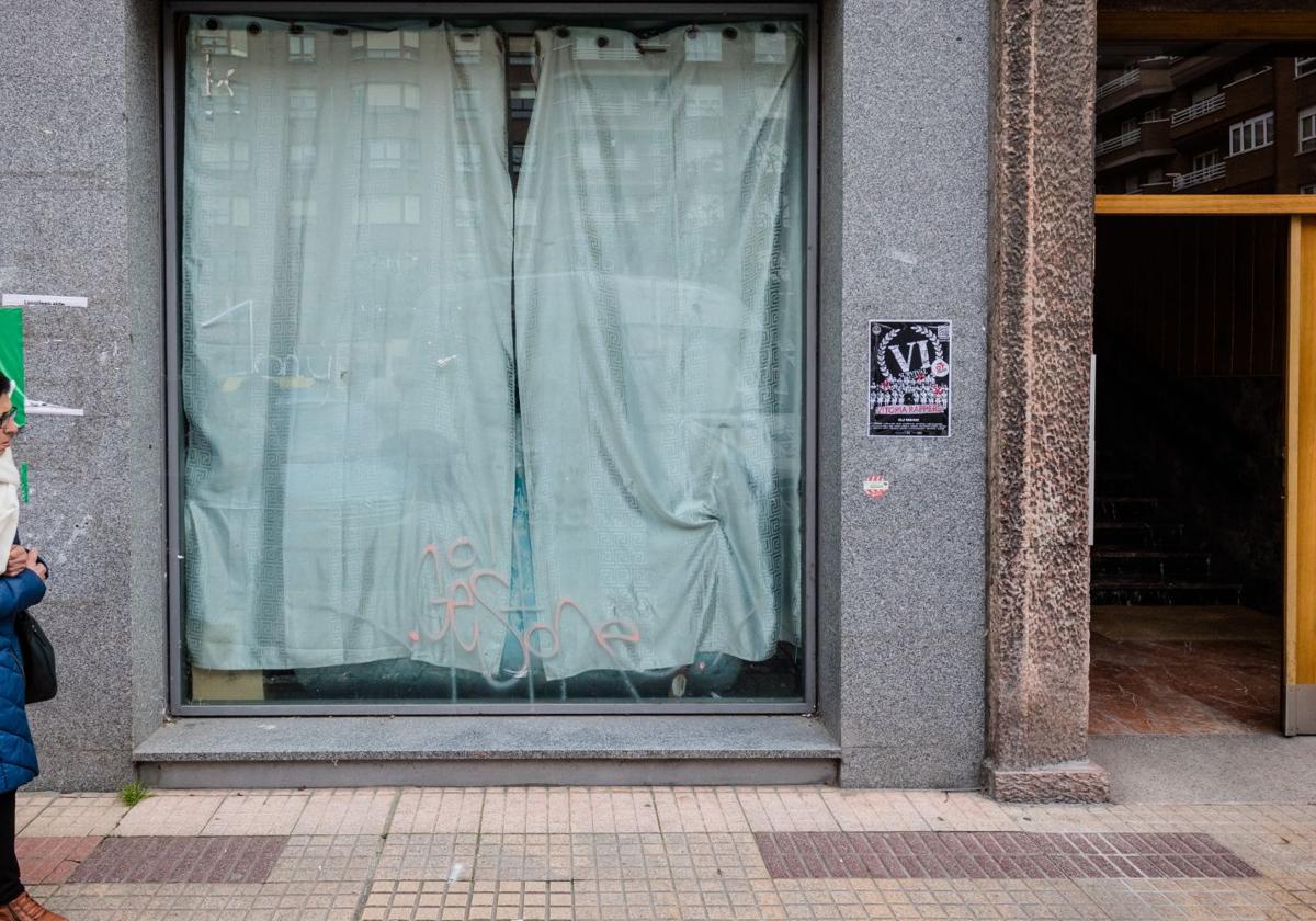 El local asaltado se ubica en el número 20 de la Avenida de Santiago.