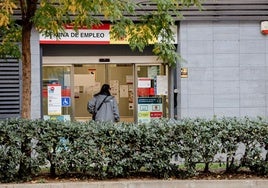 Con cargas familiares y sin derecho a paro: el SEPE ofrece este subsidio de 570 euros a estos desempleados