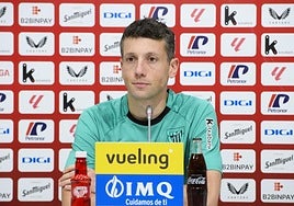 Mikel Vesga este miércoles en la sala de prensa de Lezama.