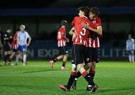 Los cachorros celebran uno de los goles.