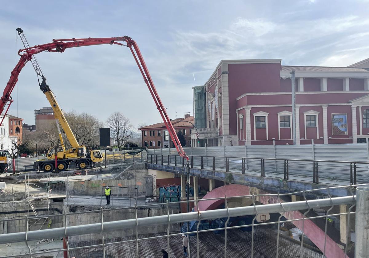 Vista de las obras en la plaza San Fausto de Basauri.