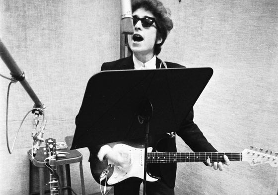 Dylan, con guitarra eléctrica, durante una sesión de grabación en Nueva York en 1965.