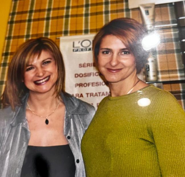 Yolanda Aberasturi y Carla Royo-Villanova posan sonrientes en una imagen de archivo.
