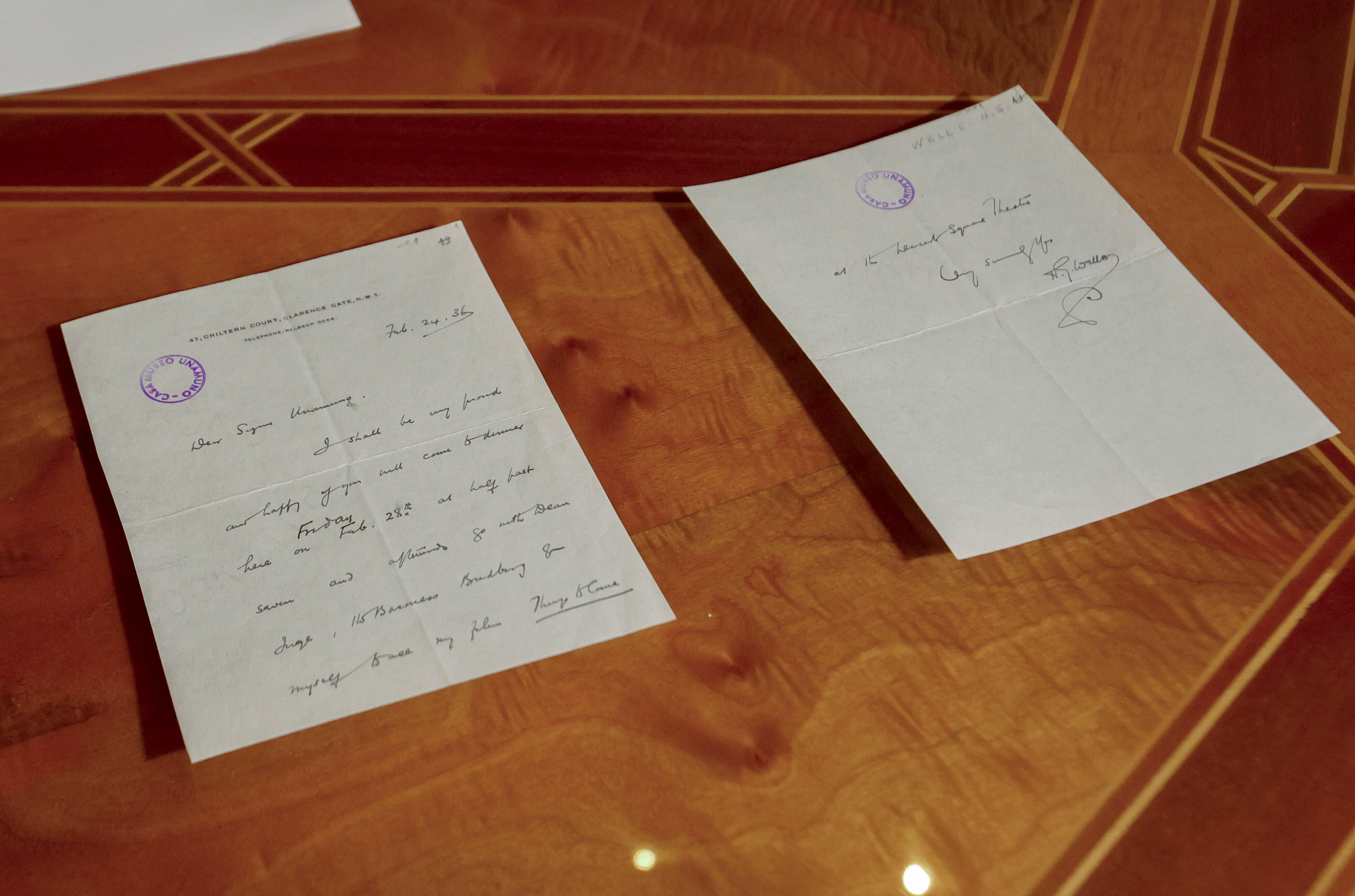 Carta de H. G. Wells remitida a Miguel de Unamuno, en la que le invita a cenar en su casa y a ver una película en el Theater Leicester Square.