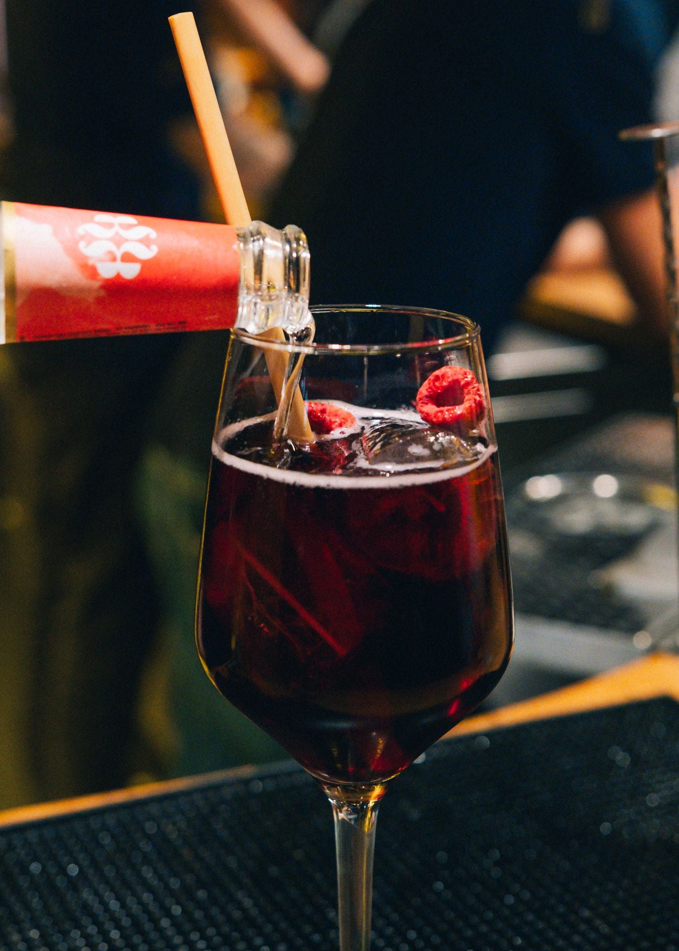 Los reyes del &#039;tardeo&#039; en Bilbao llevan el buen ambiente a su nuevo bar del centro