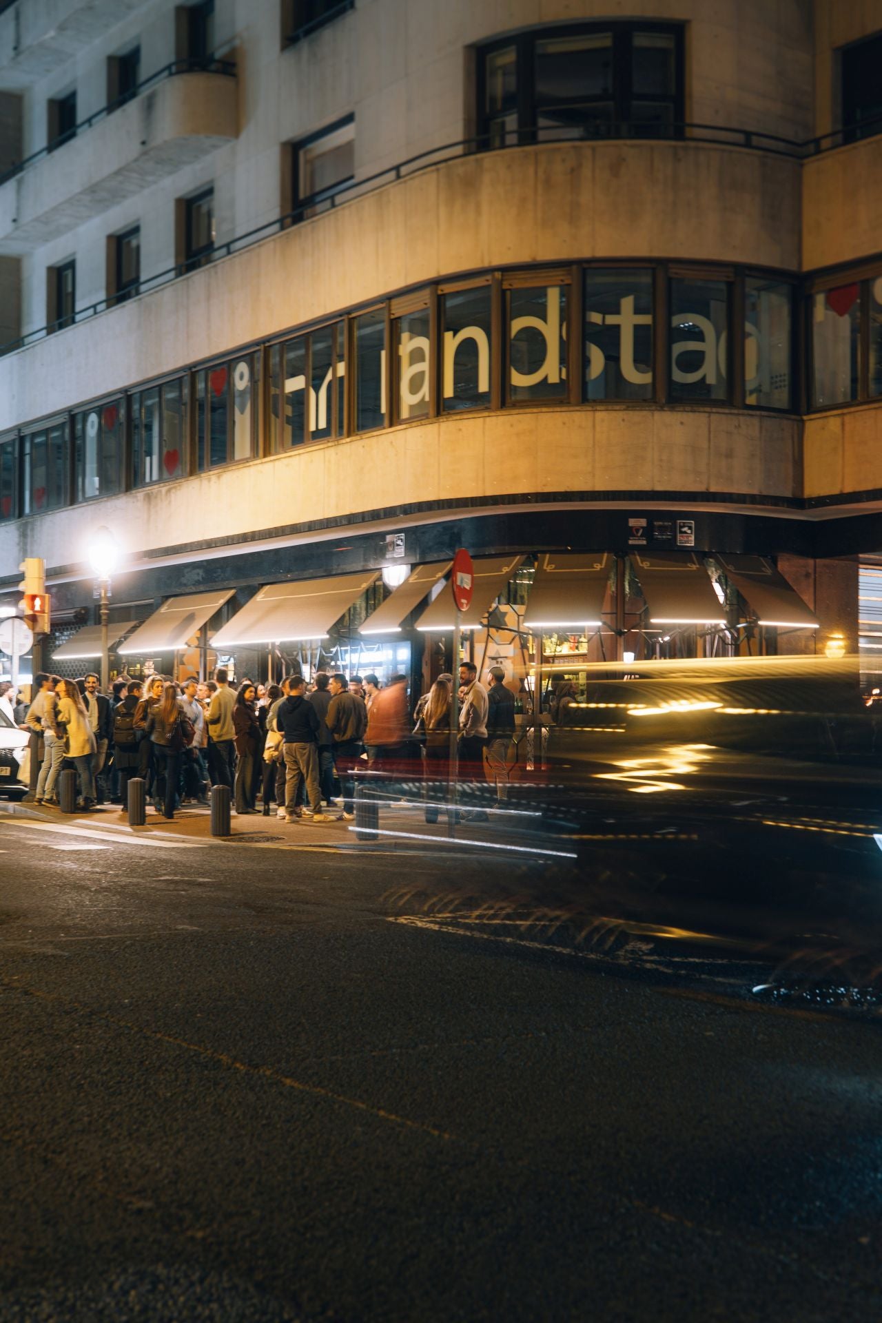 Los reyes del &#039;tardeo&#039; en Bilbao llevan el buen ambiente a su nuevo bar del centro