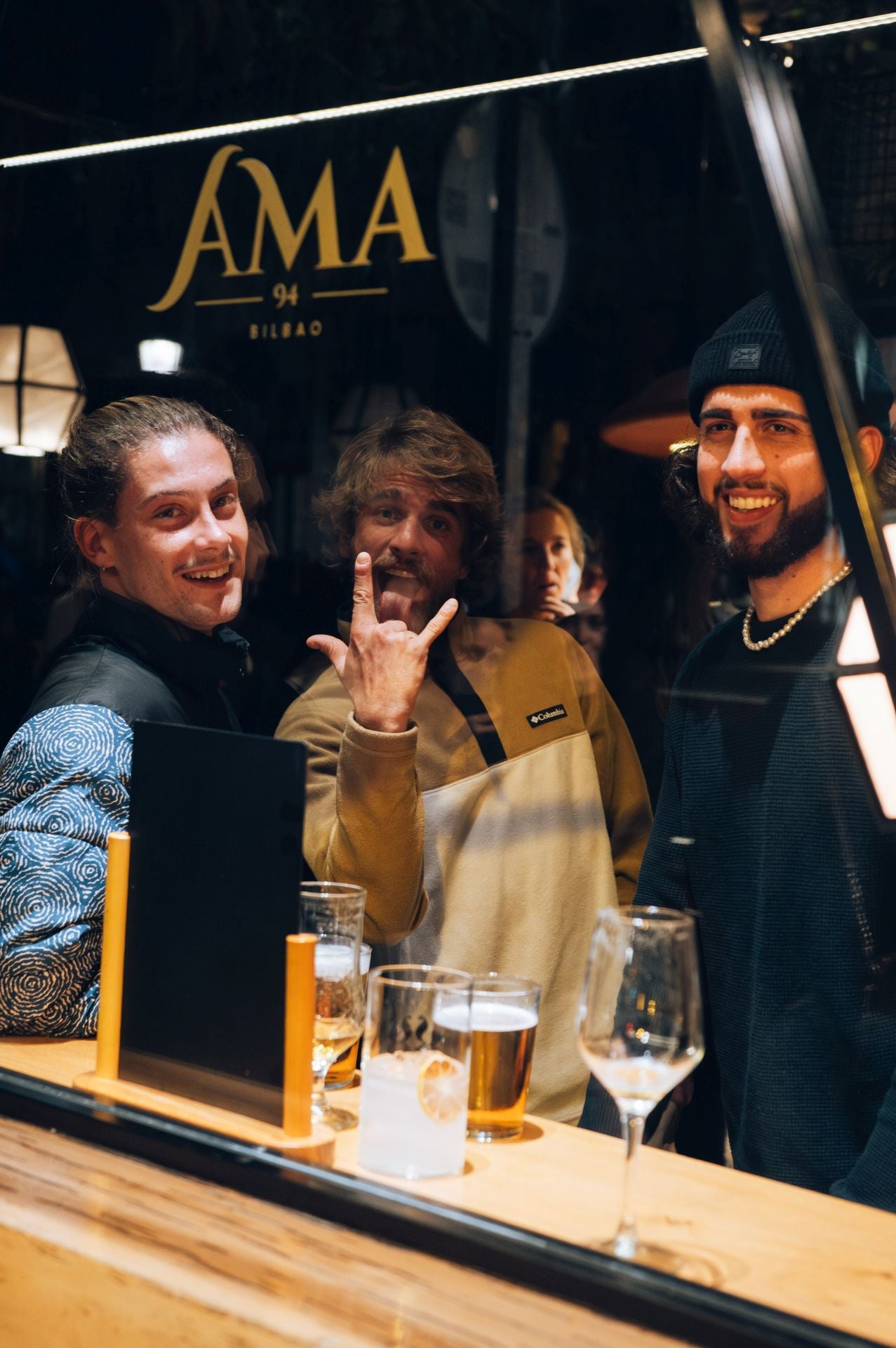 Los reyes del &#039;tardeo&#039; en Bilbao llevan el buen ambiente a su nuevo bar del centro