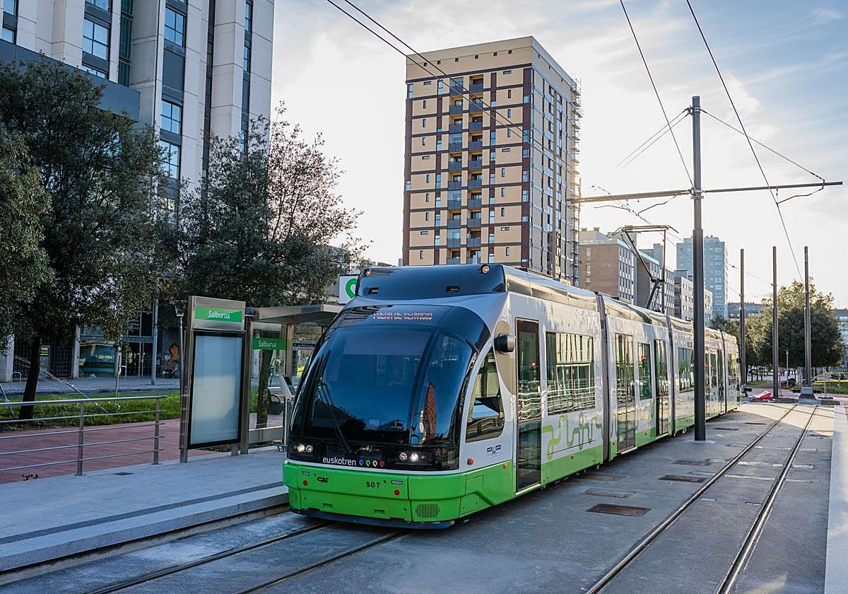 La ampliación del tranvía de Salburua a los humedales recibe un nuevo impulso