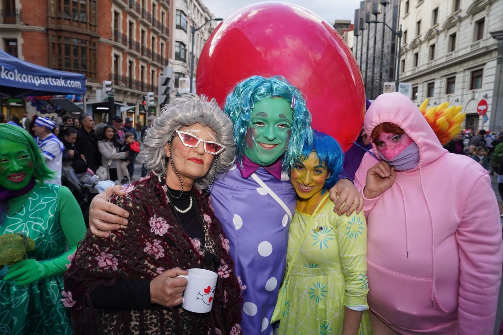 Bilbao se disfraza del mundo entero