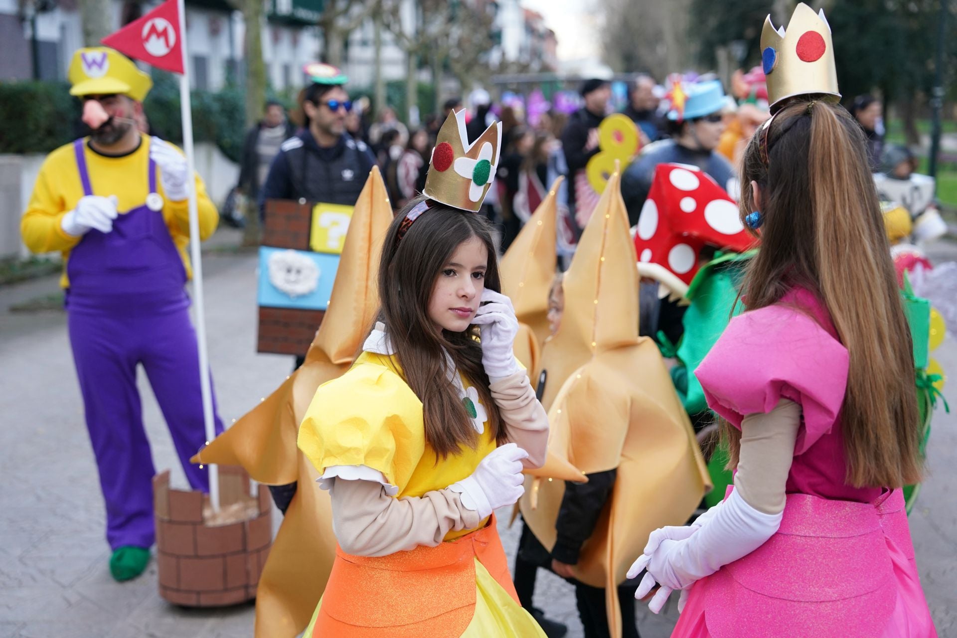 La gabarra, Mario Bros, yogures Danone... Barakaldo se llena de originales disfraces
