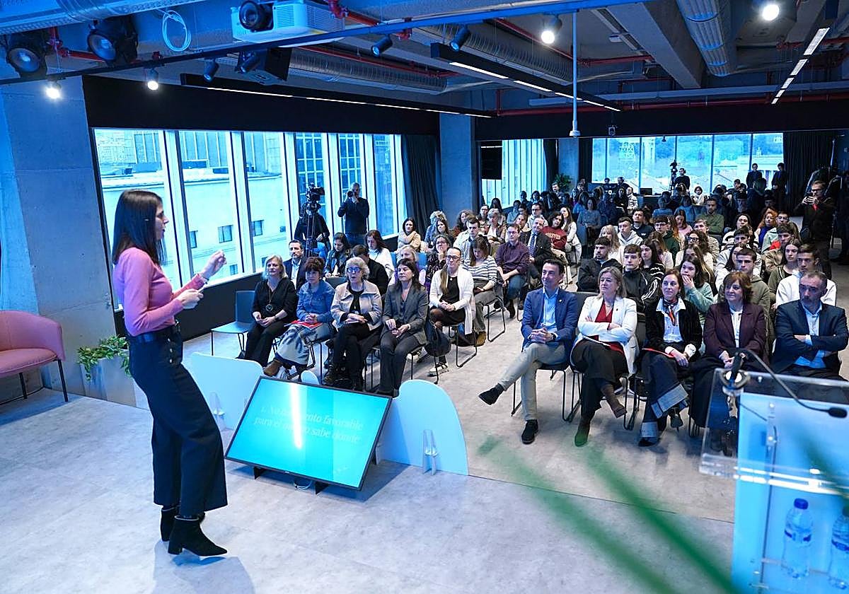 La undécima edición del foro de empleo y juventud Gazte Up se celebró ayer en el B Accelerator Tower (BAT), el centro internacional de emprendimiento de la Diputación.