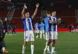 Tenaglia y Abqar aplauden a los aficionados albiazules desplazados a Mallorca.