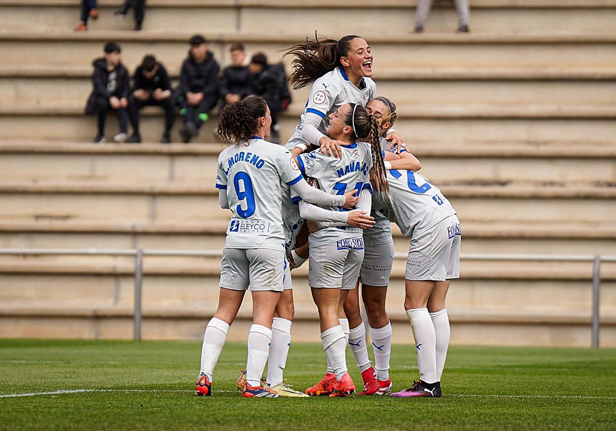 Las Gloriosas celebran uno de sus goles.