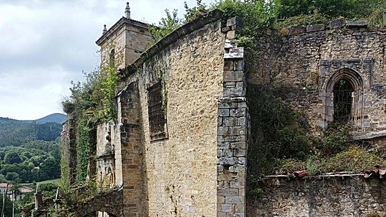 La rebelión de un pueblo colindante con Bizkaia para evitar que un artista convierta su iglesia en una vivienda de lujo
