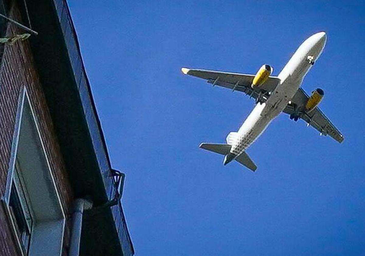 El aumento de vuelos obliga a insonorizar otras 474 viviendas en el entorno del aeropuerto