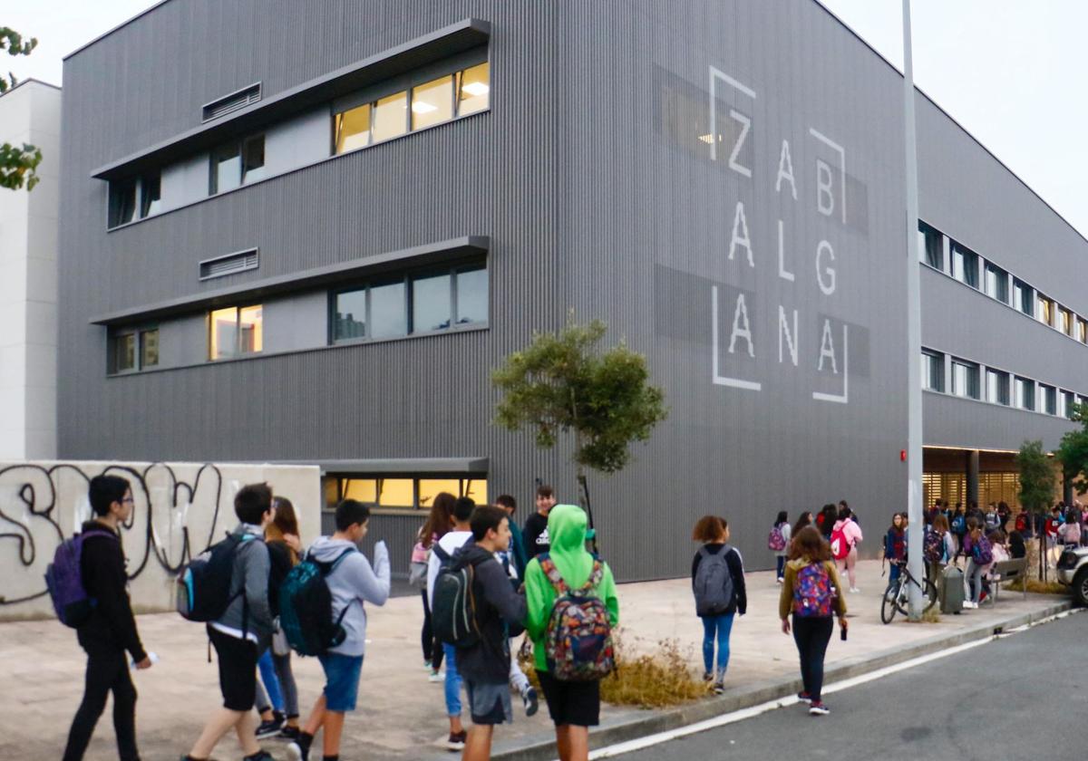 El instituto Zabalgana se ampliará con un edificio prefabricado