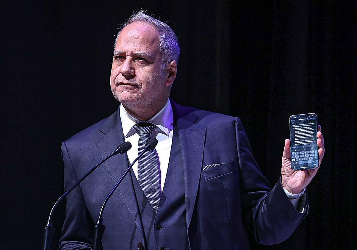 Enrique Lizaso, CEO de Multiverse Computing, recogió la semana pasada el premio Novel de los Premios Euskadi Avanza