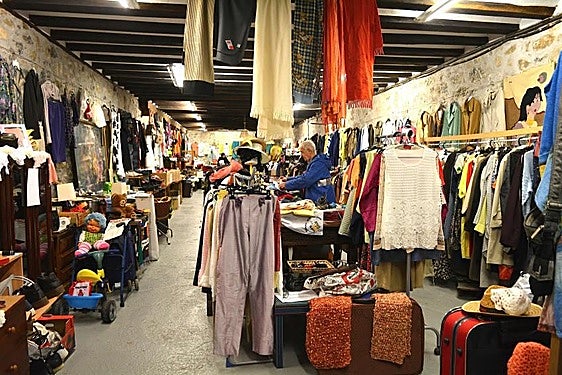 La ONG de Markina recaudaba fondo esconómicos con una tienda solidaria.