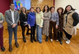 Las artistas que han creado 'Fortes Insenta', junto al concejal Borja Rodríguez