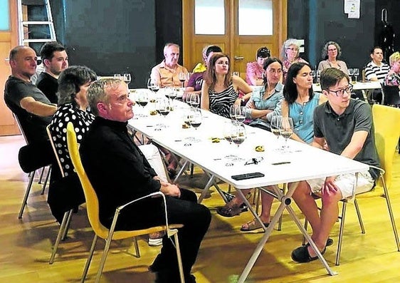 Las catas que se celebran en Lobiano son uno de sus atractivos.