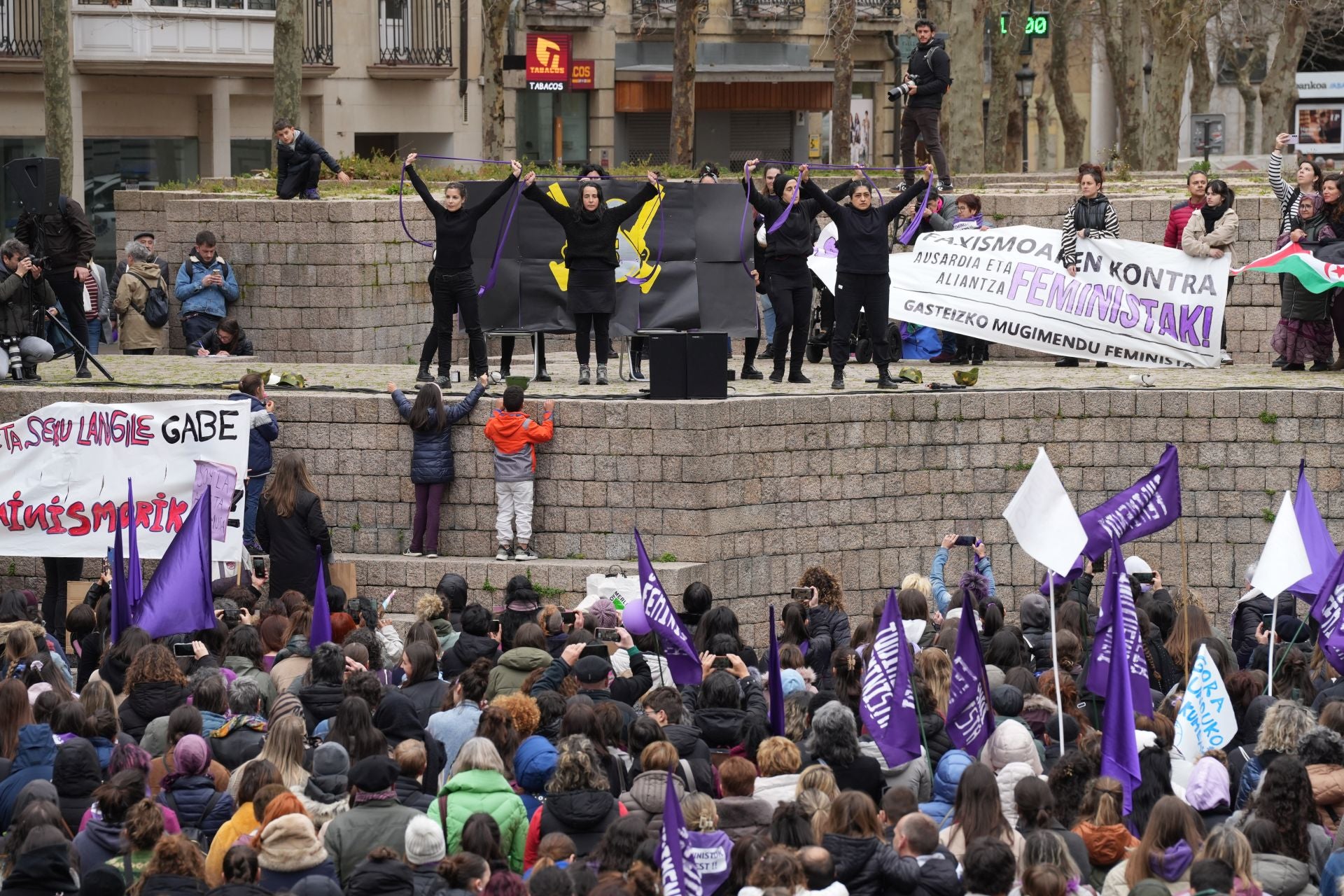 Las mejores fotos de los actos del 8M en Vitoria