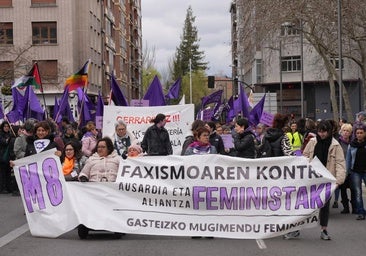 Un vendaval morado por la igualdad recorre Vitoria