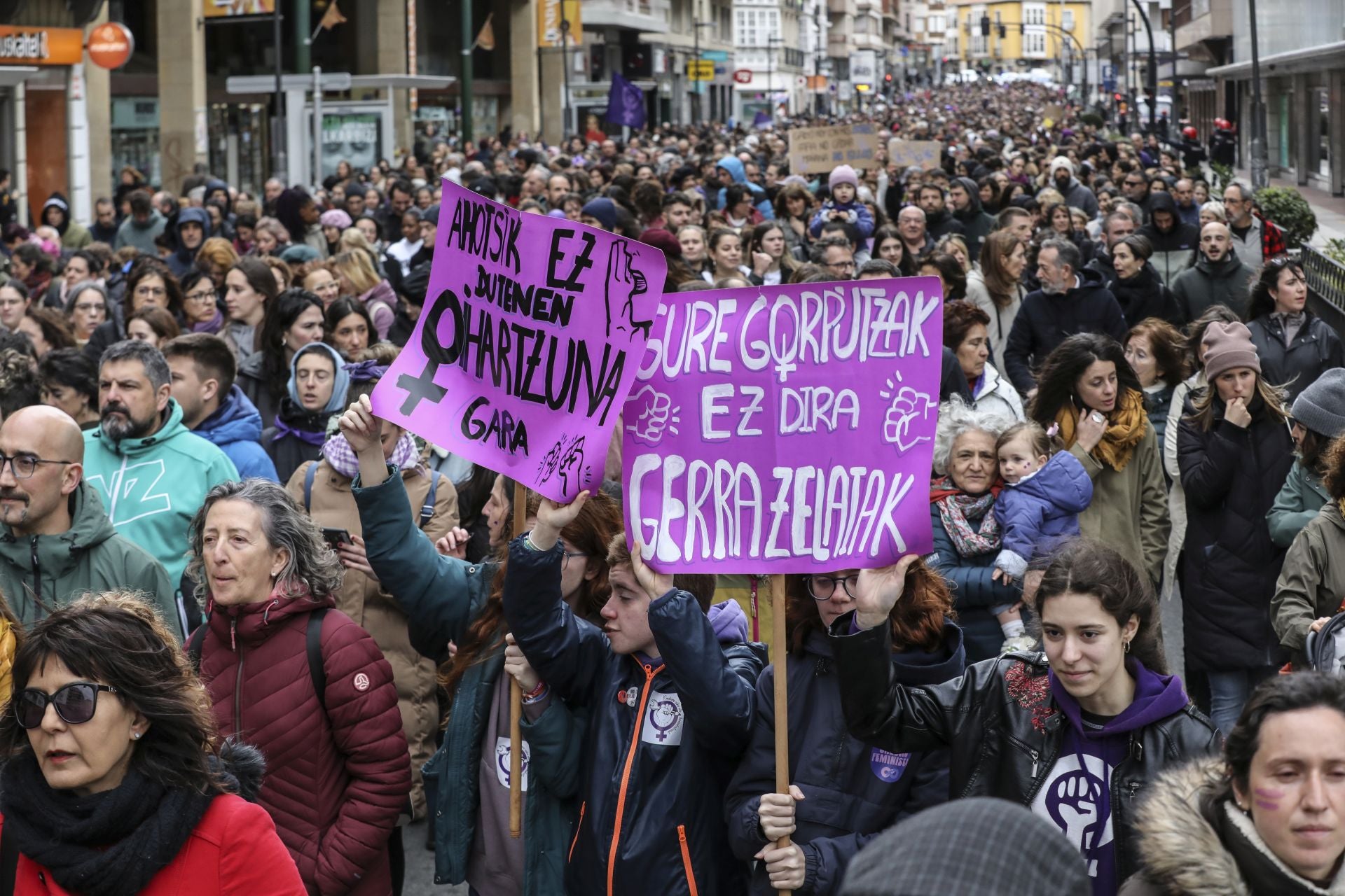 Las mejores fotos de los actos del 8M en Vitoria