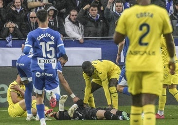 Susto y expulsión en Mendizorroza: Sivera cae desplomado en el césped tras un choque