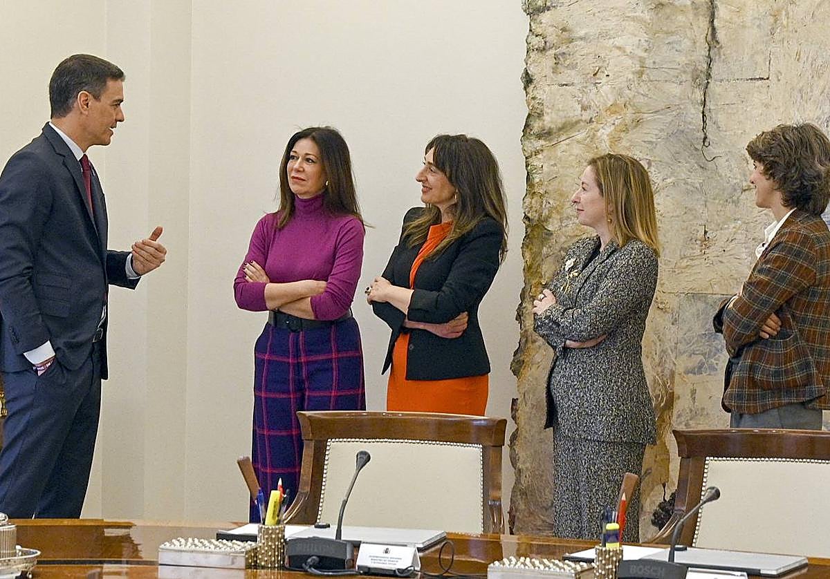 Reunión de Pedro Sánchez con mujeres directivas.